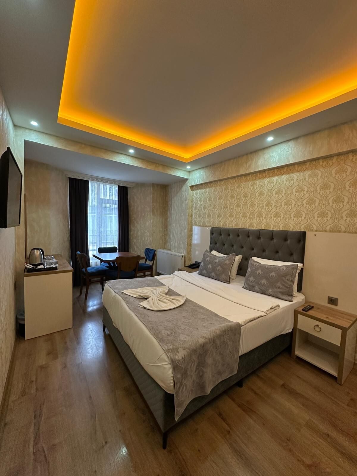 Desk, laptop workspace, free WiFi