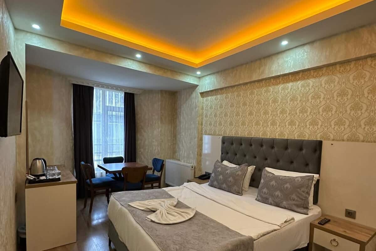 Desk, laptop workspace, free WiFi