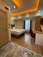 Classic Tek Kişilik Oda, Şehir Manzaralı | Masa, dizüstü bilgisayar çalışma alanı, ücretsiz kablosuz İnternet 