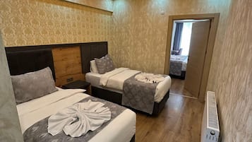 Kolmen hengen classic-huone | Työpöytä, kannettavalle tietokoneelle sopiva työtila, ilmainen Wi-Fi