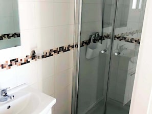 Shower, towels