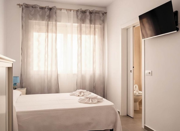 1 bedroom, iron/ironing board, WiFi, bed sheets