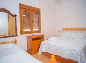 6 chambres, fer et planche à repasser, Wi-Fi, draps fournis