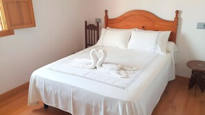 6 bedrooms, iron/ironing board, WiFi, bed sheets - Casa privada con piscina y barbacoa en chiclana (Chiclana de la Frontera)