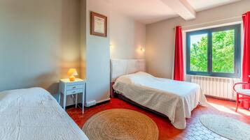 2 bedrooms, WiFi, bed sheets