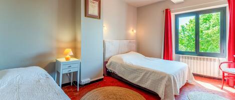 2 bedrooms, WiFi, bed sheets