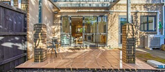 Sweet Sunshine Nest with Pool, Aircon and Parking