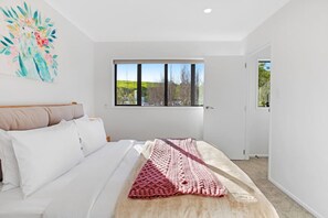 2 bedrooms, desk, iron/ironing board, WiFi