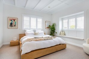 3 bedrooms, desk, iron/ironing board, free WiFi