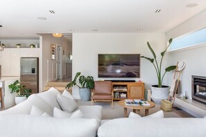 Télévision, cheminée