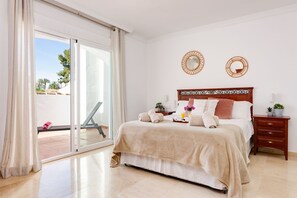 3 chambres, fer et planche à repasser, accès Internet, draps fournis