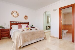 3 chambres, fer et planche à repasser, accès Internet, draps fournis