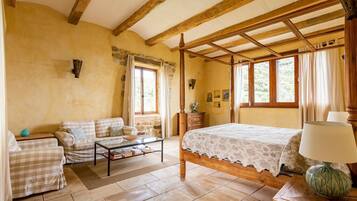 11 bedrooms, iron/ironing board, Internet, bed sheets