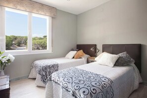 2 slaapkamers, een strijkplank/strijkijzer, gratis wifi, beddengoed