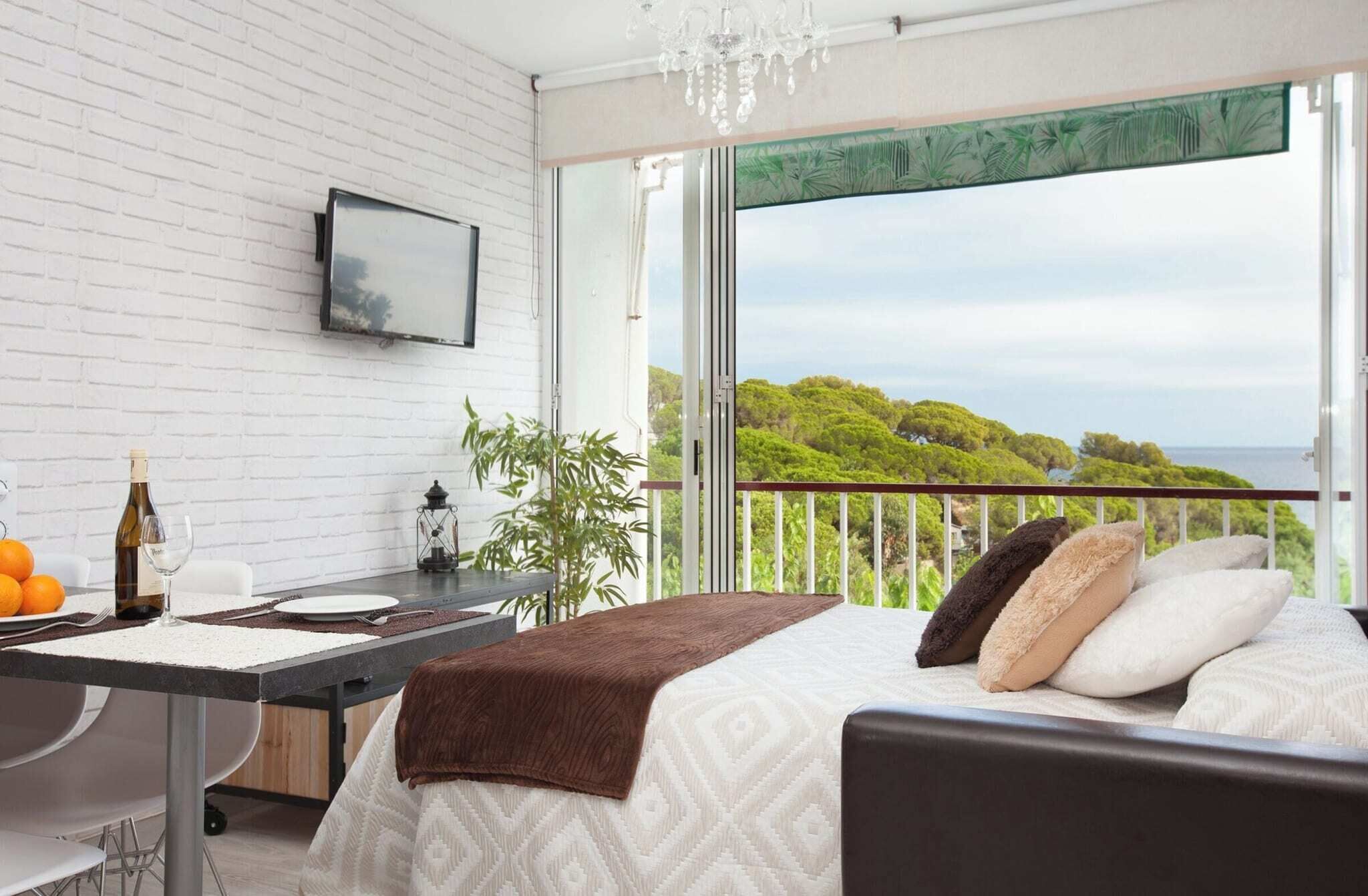 2 slaapkamers, een strijkplank/strijkijzer, gratis wifi, beddengoed