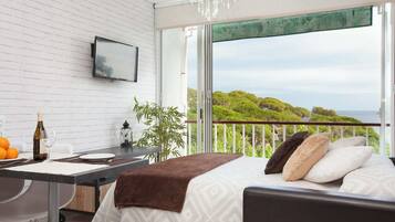 2 slaapkamers, een strijkplank/strijkijzer, gratis wifi, beddengoed