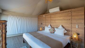 1 bedroom, iron/ironing board, internet, bed sheets