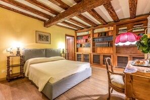 3 Schlafzimmer, BĂŒgeleisen/BĂŒgelbrett, Internetzugang, BettwĂ€sche