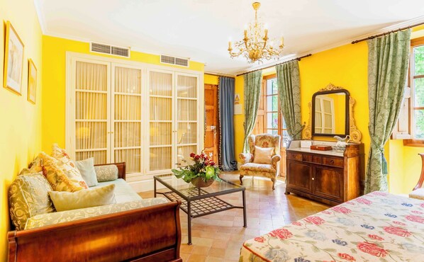 Junior Suite, Garden View | In-room safe, blackout drapes, iron/ironing board, free WiFi