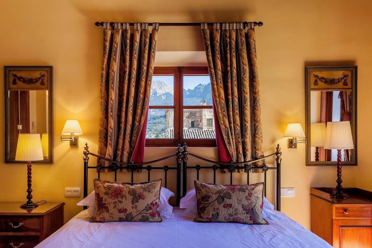 Standard Double or Twin Room | In-room safe, blackout drapes, iron/ironing board, free WiFi