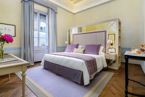 2 bedrooms, iron/ironing board, internet, bed sheets