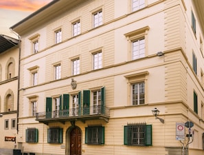 Esterni