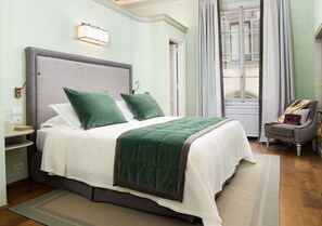 3 habitaciones, tabla de planchar con plancha, internet y ropa de cama