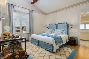 3 bedrooms, iron/ironing board, internet, bed sheets