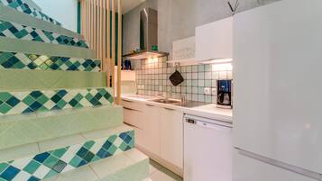 Frigorífic, microones, forn i placa de cuina