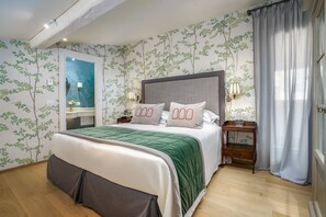 3 chambres, fer et planche à repasser, Wi-Fi, draps fournis