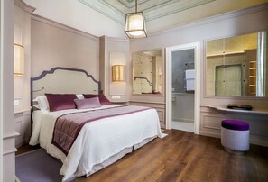 Iron/ironing board, internet, bed sheets