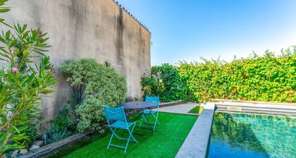 Guest House 'Chambre Double' with Shared Pool, Private Terrace and Wi-Fi