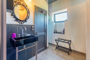 Shower, hair dryer, towels - Guest House 'Double Supérieure' with Shared Pool, Private Terrace and Wi-Fi (Rasteau)