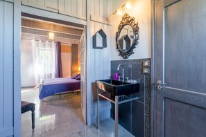 1 bedroom, WiFi, bed sheets - Guest House 'Double Supérieure' with Shared Pool, Private Terrace and Wi-Fi (Rasteau)