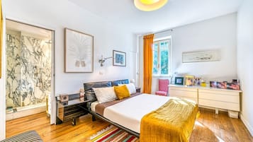 2 bedrooms, iron/ironing board, internet, bed sheets