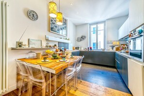 تناول الطعام