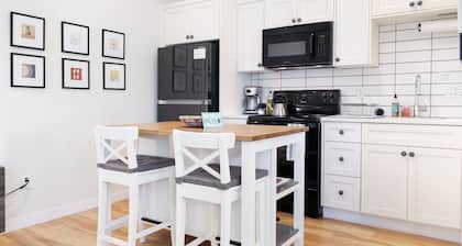 Modern Guest Studio in Portland’s Vibrant Boise District