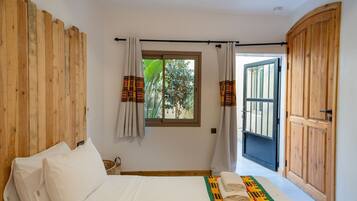 3 bedrooms, iron/ironing board, internet, bed sheets