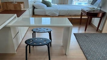 1 habitación, tabla de planchar con plancha, wifi y ropa de cama