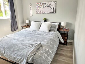 1 bedroom, desk, WiFi, bed sheets