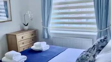2 bedrooms, iron/ironing board, WiFi, bed sheets