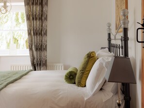 2 عدّة غرف نوم وبديكورات فريدة لكل غرفة وطراز فريد لكل وحدة