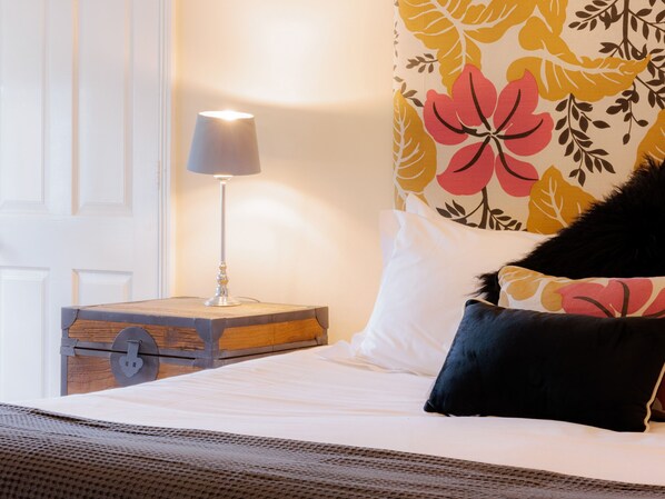 1 habitación, decoración personalizada y muebles diferentes 