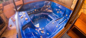 Private Jaccuzzi Suite