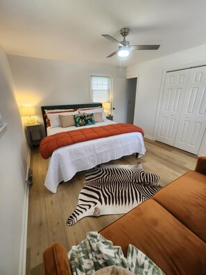 3 makuuhuonetta, työpöytä, silitysrauta/-lauta, ilmainen Wi-Fi