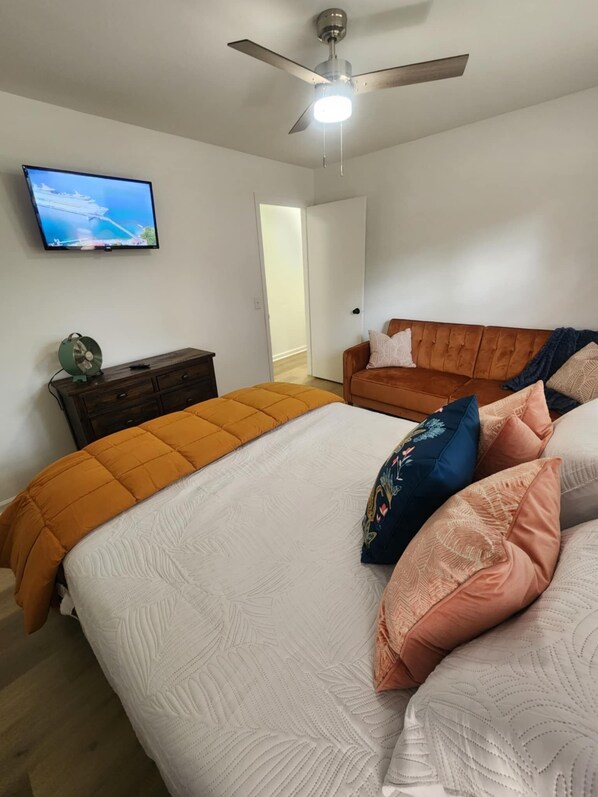 Desk, iron/ironing board, free WiFi, bed sheets