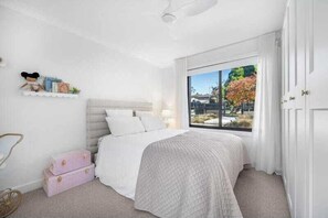 3 室のベッドルーム、アイロン / アイロン台、WiFi、ベッドシーツ