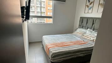 3 habitaciones, tabla de planchar con plancha, wifi y ropa de cama