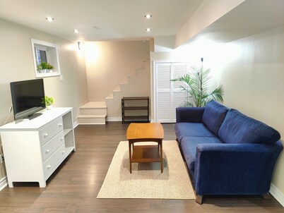 Family-Friendly Spacious 2BR Cozy Basement suite | Near Attractions | Sleepsn5