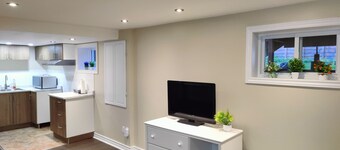 Family-Friendly Spacious 2BR Cozy Basement suite | Near Attractions | Sleepsn5